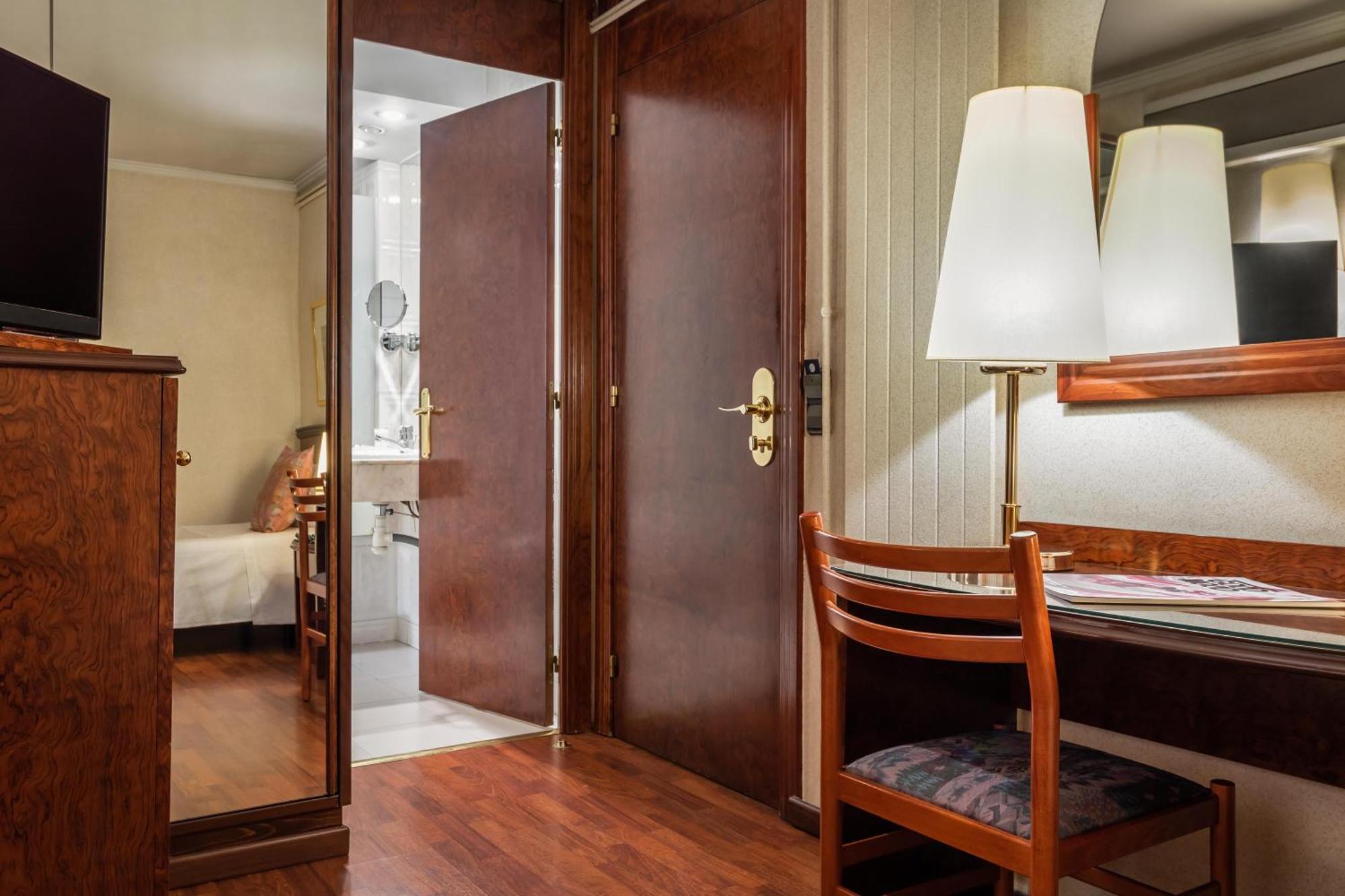 Single Room,1541807194:JPEG